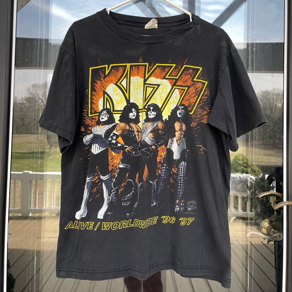 Kiss tshirt